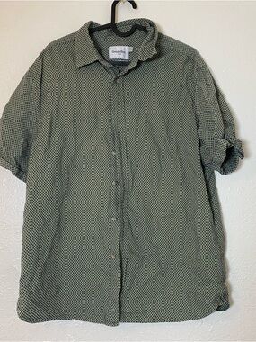 Goodfellow & Co Olive Short-Sleeve Button-Down with Small Geo Print